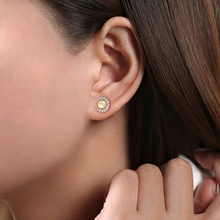 Precious Metal (No Stones) Earring